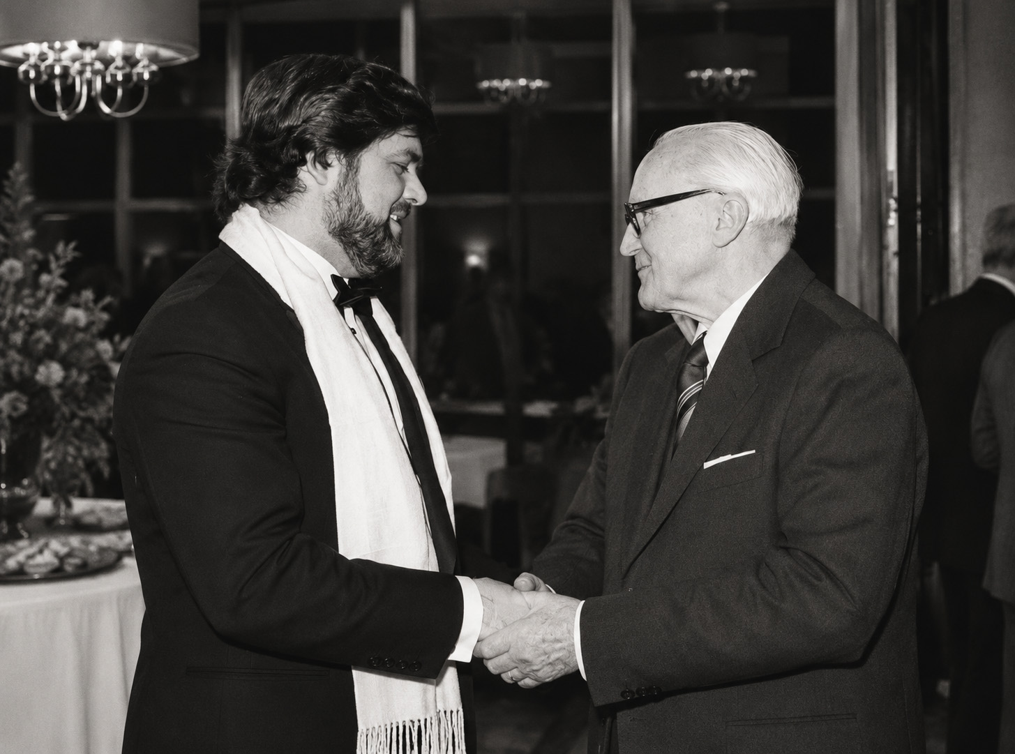 Peter Dvorský and Eugen Suchoň shaking hands